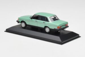 Volvo 240 GL Zelený Metalíza Minichamps 1:43 400171402 Kov – obrázok 3 z 4