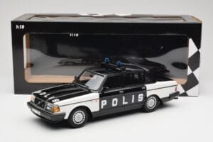 Volvo 240 GL Polis Sweden Čierny Minichamps 1:18 155171497 Kov – obrázok 6 z 6