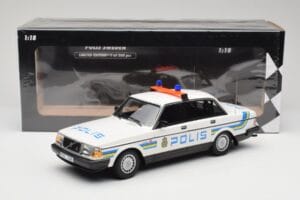 Volvo 240 GL Polis Sweden Minichamps 1:18 155171490 Kov – obrázok 6 z 6