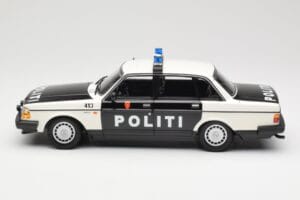 Volvo 240 GL Politi Norway Čierny Minichamps 1:18 155171496 Kov – obrázok 3 z 6