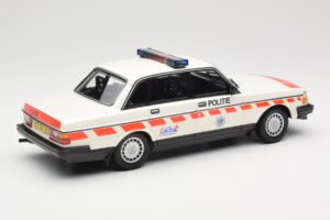 Volvo 240 GL Politie Netherlands Minichamps 1:18 155171498 Kov – obrázok 2 z 6