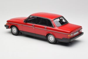 Volvo 240 GL Červená Minichamps 1:18 155171401 Kov – obrázok 5 z 6