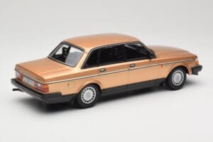Volvo 240 GL Zlatý Minichamps 1:18 155171405 Kov – obrázok 2 z 6
