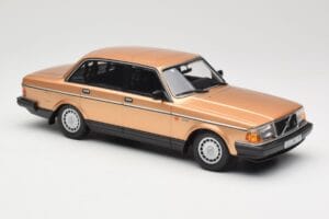 Volvo 240 GL Zlatý Minichamps 1:18 155171405 Kov – obrázok 4 z 6