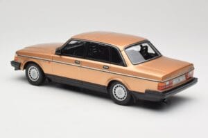 Volvo 240 GL Zlatý Minichamps 1:18 155171405 Kov – obrázok 5 z 6