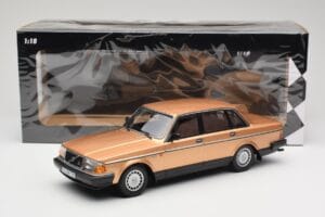 Volvo 240 GL Zlatý Minichamps 1:18 155171405 Kov – obrázok 6 z 6