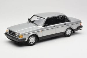 Volvo 240 GL Strieborný Minichamps 1:18 155171408 Kov