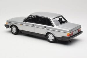 Volvo 240 GL Strieborný Minichamps 1:18 155171408 Kov – obrázok 5 z 6