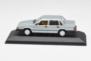 Volvo 240 GL Strieborná Metalická Minichamps 1:43 940171402 Kov