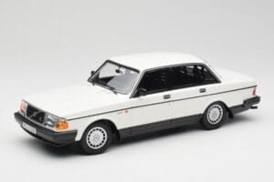 Volvo 240 GL Biely Minichamps 1:18 155171402 Kov