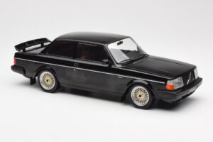 Volvo 240 Turbo Čierny Custom IXO 1:18 18CMC178 Kov – obrázok 4 z 6