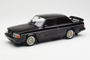 Volvo 240 Turbo Čierny Custom IXO 1:18 18CMC178 Kov