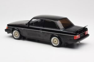Volvo 240 Turbo Čierny Custom IXO 1:18 18CMC178 Kov – obrázok 5 z 6