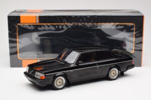 Volvo 240 Turbo Čierny Custom IXO 1:18 18CMC178 Kov – obrázok 6 z 6