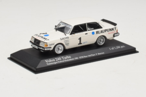 Volvo 240 Turbo #1 P. Stureson IPS Motorsport DTM 1986 Minichamps 1:43 400861701 Kov – obrázok 2 z 4