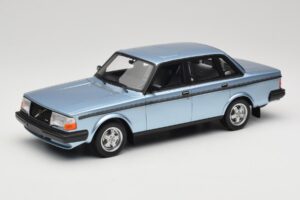 Volvo 244 Turbo Svetlomodrý DNA 1:18 DNA000135 Kov