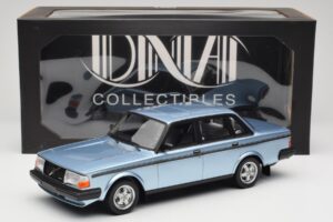 Volvo 244 Turbo Svetlomodrý DNA 1:18 DNA000135 Kov – obrázok 6 z 6
