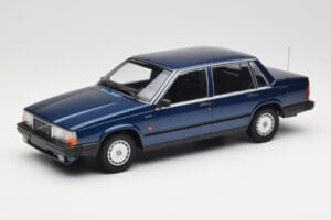 Volvo 740 GL Dark Blue Metallic Minichamps 1:18 155171701 Kov