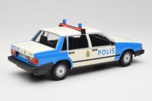 Volvo 740 GL Švédska Polícia Minichamps 1:18 155171791 Kov – obrázok 2 z 6
