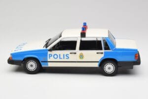 Volvo 740 GL Švédska Polícia Minichamps 1:18 155171791 Kov – obrázok 3 z 6