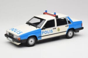 Volvo 740 GL Švédska Polícia Minichamps 1:18 155171791 Kov