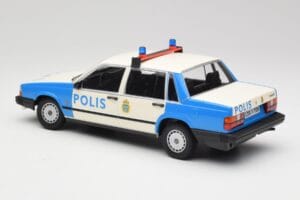 Volvo 740 GL Švédska Polícia Minichamps 1:18 155171791 Kov – obrázok 5 z 6