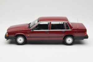 Volvo 740 GL Červený Minichamps 1:18 155171704 Kov – obrázok 3 z 6
