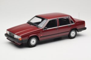 Volvo 740 GL Červený Minichamps 1:18 155171704 Kov