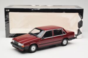 Volvo 740 GL Červený Minichamps 1:18 155171704 Kov – obrázok 6 z 6