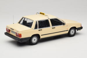 Volvo 740 GL Taxi Nemecko Minichamps 1:18 155171792 Kov – obrázok 2 z 6
