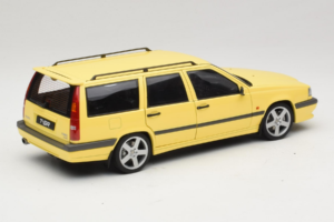 Volvo 850 T-5R Kombi Cream Yellow AUTOart 1:18 79506 Kov – obrázok 3 z 8