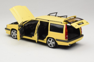 Volvo 850 T-5R Kombi Cream Yellow AUTOart 1:18 79506 Kov – obrázok 5 z 8