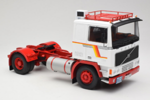 Volvo F12 Biely Červený Road Kings 1:18 RK180031 Kov – obrázok 6 z 8