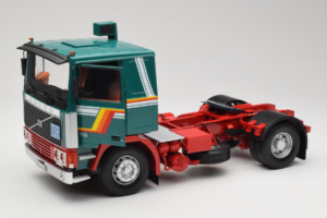 Volvo F1220 Zelený Červený Road Kings 1:18 RK180032 Kov – obrázok 2 z 8