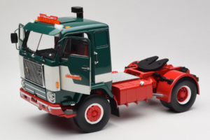 Volvo F88 Bilspedition Zelený Biely MCG 1:18 MCG18139 Kov – obrázok 2 z 8