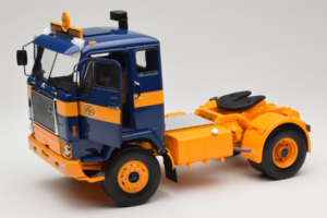 Volvo F88 Tmavo Modrý Žltý MCG 1:18 MCG18140 Kov – obrázok 2 z 8