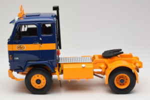 Volvo F88 Tmavo Modrý Žltý MCG 1:18 MCG18140 Kov – obrázok 4 z 8