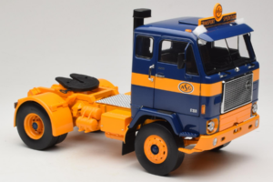 Volvo F88 Tmavo Modrý Žltý MCG 1:18 MCG18140 Kov – obrázok 6 z 8