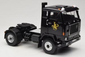 Volvo F88 John Player Special Black MCG 1:18 MCG18217 Kov – obrázok 6 z 8
