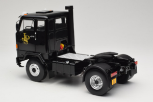 Volvo F88 John Player Special Black MCG 1:18 MCG18217 Kov – obrázok 7 z 8
