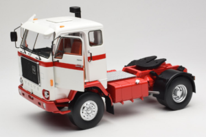 Volvo F88 Biely Červený MCG 1:18 MCG18141 Kov – obrázok 2 z 8