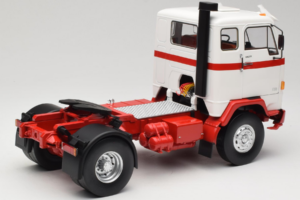 Volvo F88 Biely Červený MCG 1:18 MCG18141 Kov – obrázok 3 z 8