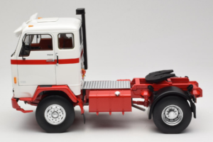 Volvo F88 Biely Červený MCG 1:18 MCG18141 Kov – obrázok 4 z 8