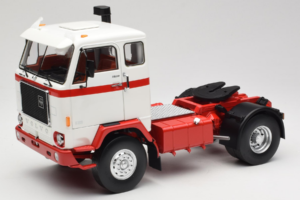 Volvo F88 Biely Červený MCG 1:18 MCG18141 Kov