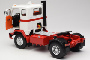 Volvo F88 Biely Červený MCG 1:18 MCG18141 Kov – obrázok 5 z 8