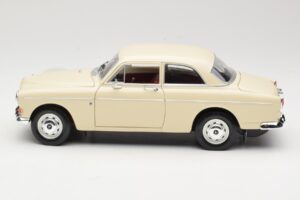 Volvo P121 Amazon Biely Revell 1:18 08866 Kov – obrázok 4 z 8