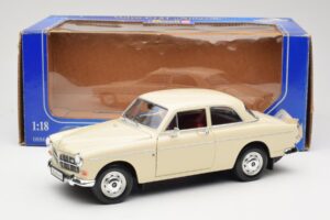 Volvo P121 Amazon Biely Revell 1:18 08866 Kov – obrázok 8 z 8
