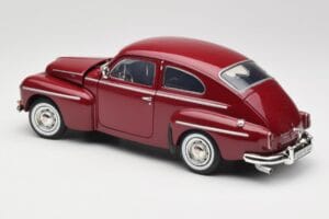 Volvo PV544 Cherry Red Revell 1:18 08887 Kov – obrázok 7 z 8