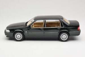 Volvo S90 Royal Green DNA 1:18 DNA000090 Kov – obrázok 3 z 6