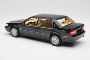 Volvo S90 Royal Green DNA 1:18 DNA000090 Kov – obrázok 5 z 6